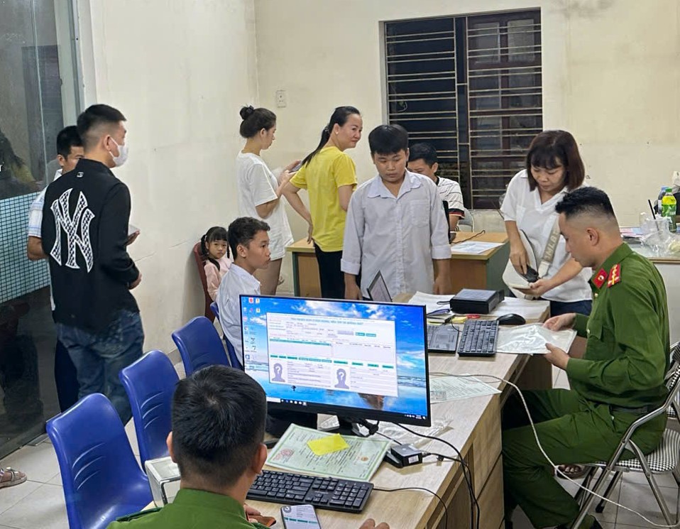 Công an quận Dương Kinh: Triển khai cấp thẻ căn cước cho trẻ em tại phường Hưng Đạo